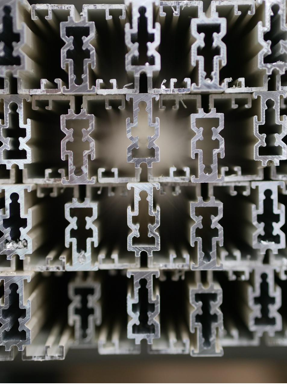 Aluminium extrusion profile cross-section grid